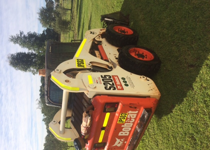 s205 Bobcat Skid Steer 3