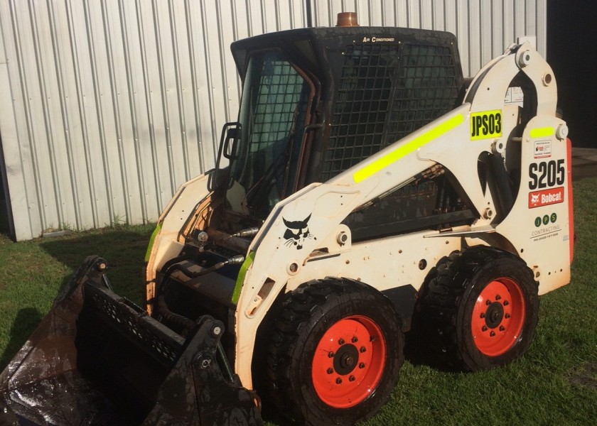 s205 Bobcat Skid Steer 1