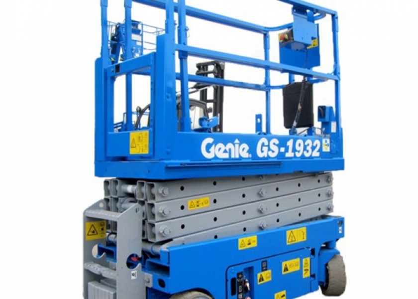 6m (19ft) Electric Scissor Lift 1