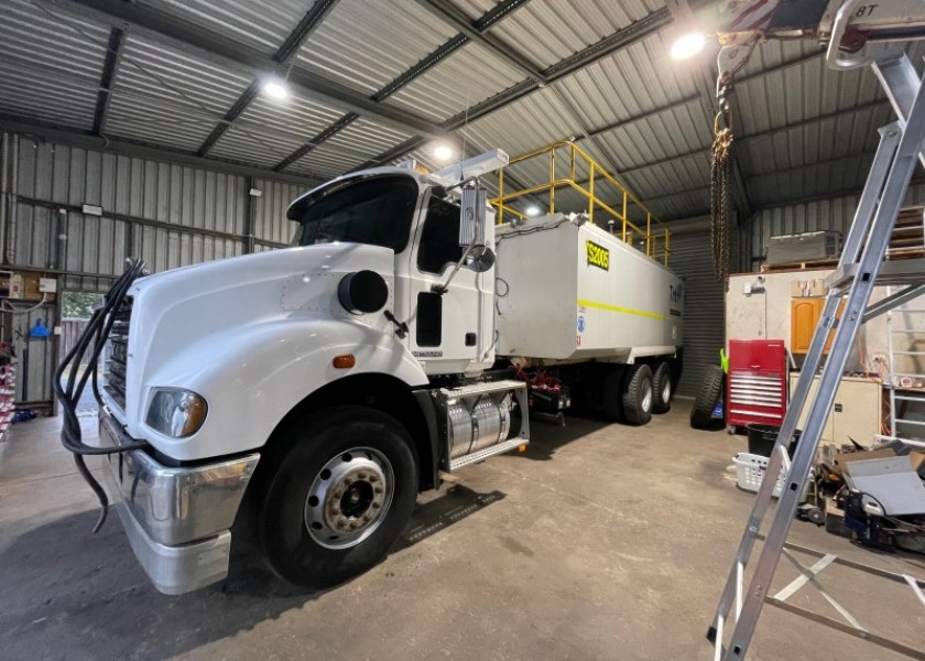 Service truck - mine spec 4