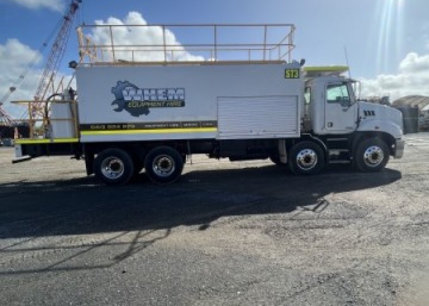 14,000L Mine Spec Service Trucks 2