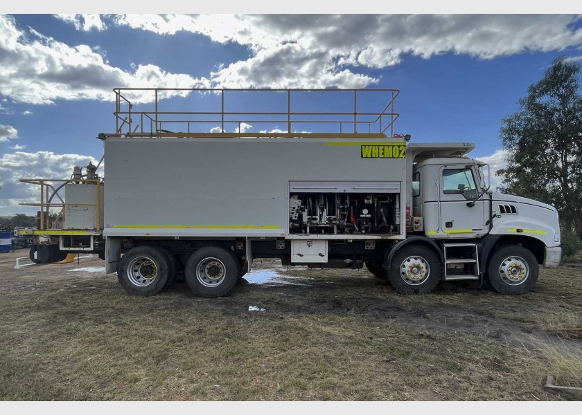 14,000L Mine Spec Service Trucks 8