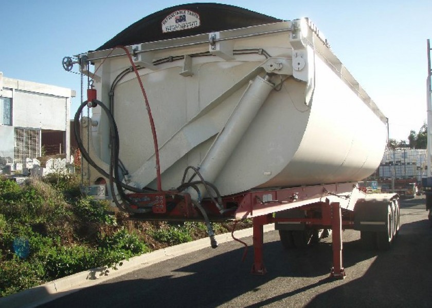 Side Tipping A Trailer 3