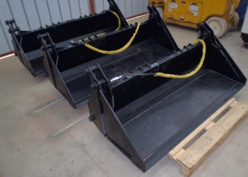 Skidsteer 4 in 1 Bucket 1