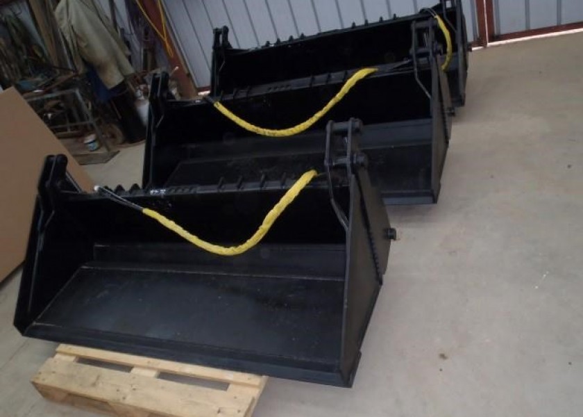 Skidsteer 4 in 1 Bucket 3