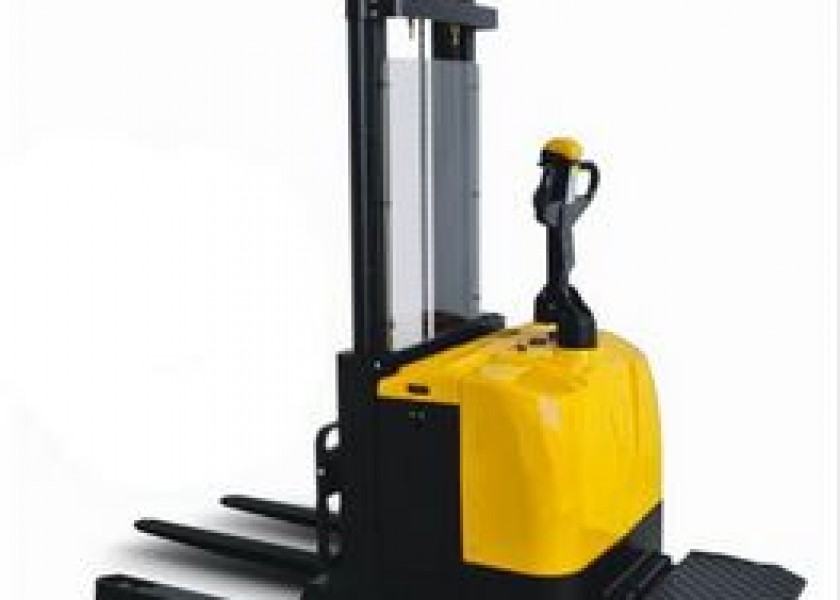 Straddle Stackers 1