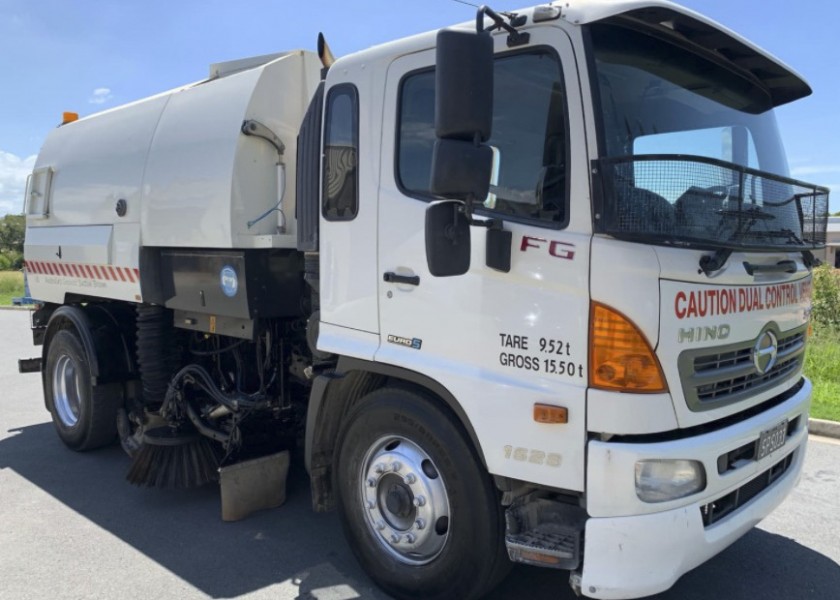 Road / Street Sweeper Truck 4