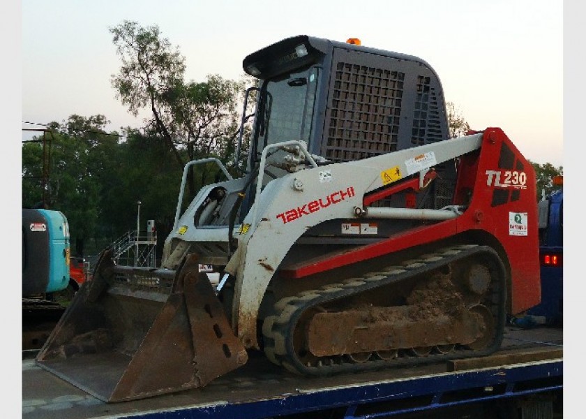 TAKEUCHI TL 230 TRACK LOADER 1