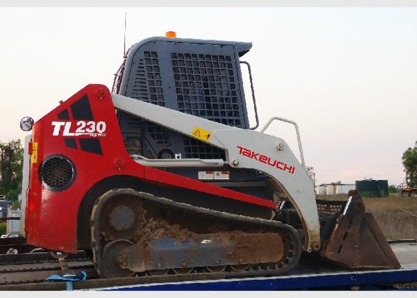 TAKEUCHI TL 230 TRACK LOADER 2