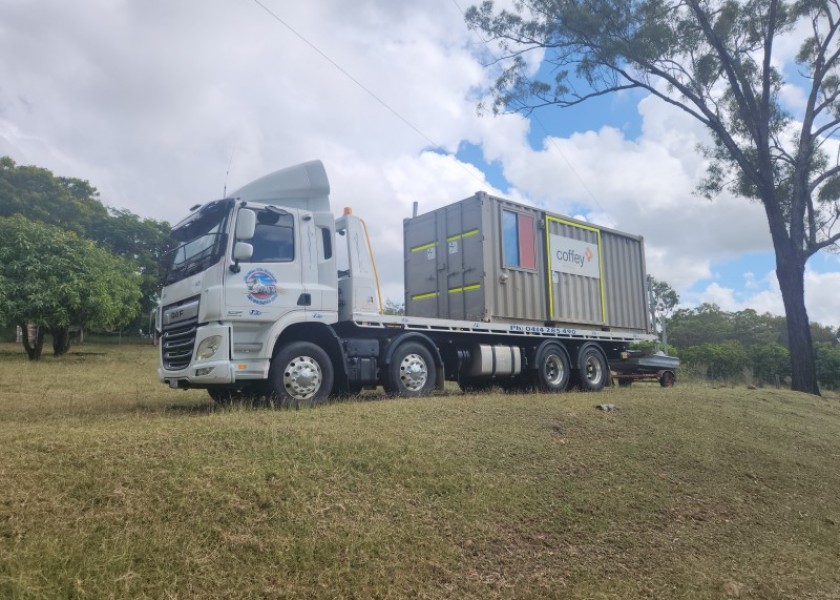 8x4 Tilt Tray Truck w/9m tray 2