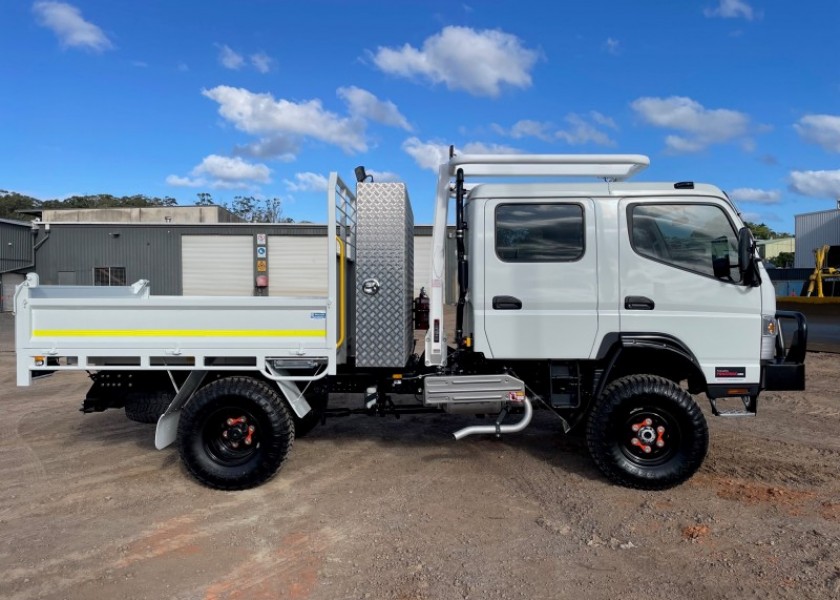 4x4 Crew Cab Tipper Truck 1