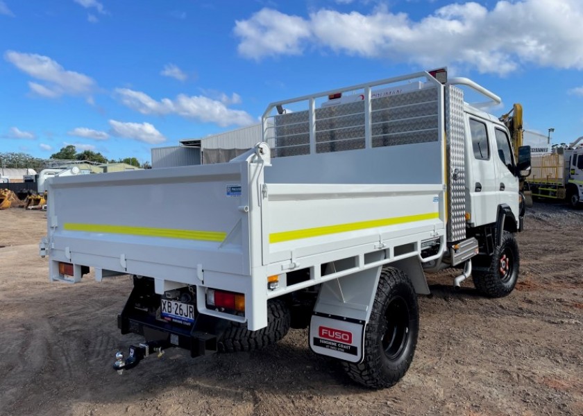 4x4 Crew Cab Tipper Truck 3