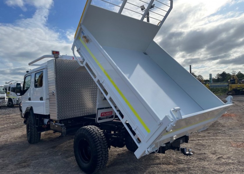 4x4 Crew Cab Tipper Truck 7