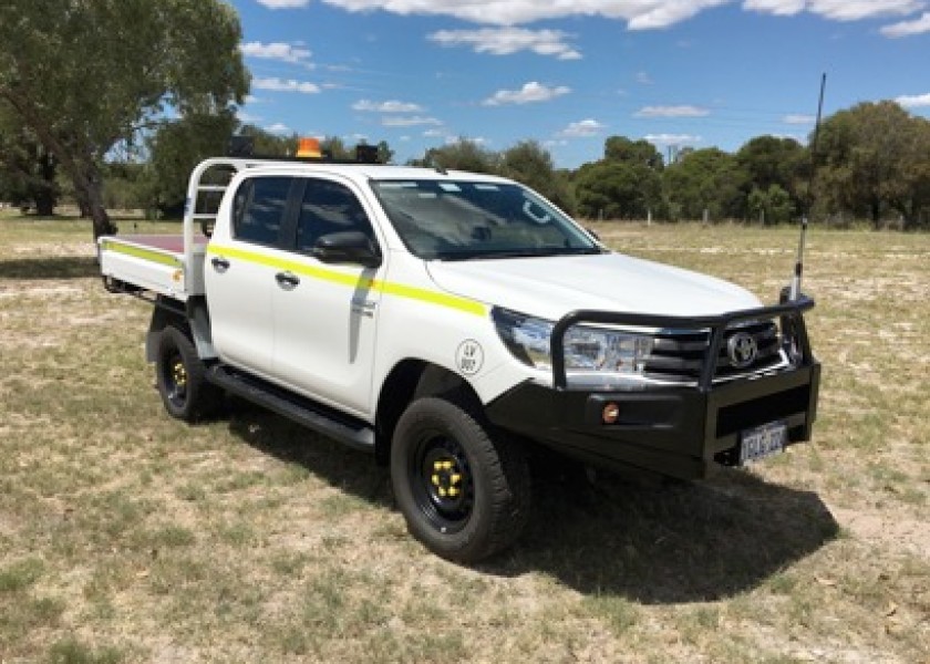 Toyota Hilux Dual Cab Tray Back Ute 1