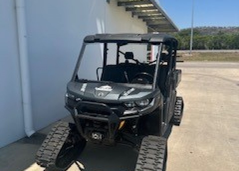 Tracked ATV Buggy Canam Defender 16