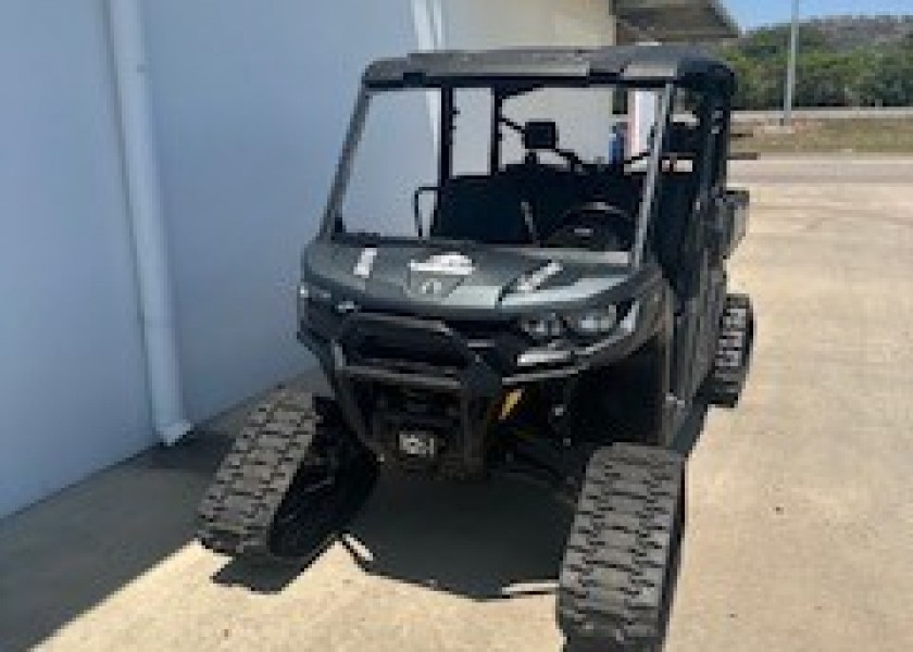 Tracked ATV Buggy Canam Defender 17