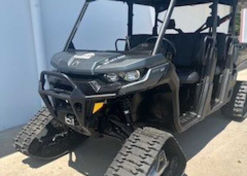 Tracked ATV Buggy Canam Defender 18