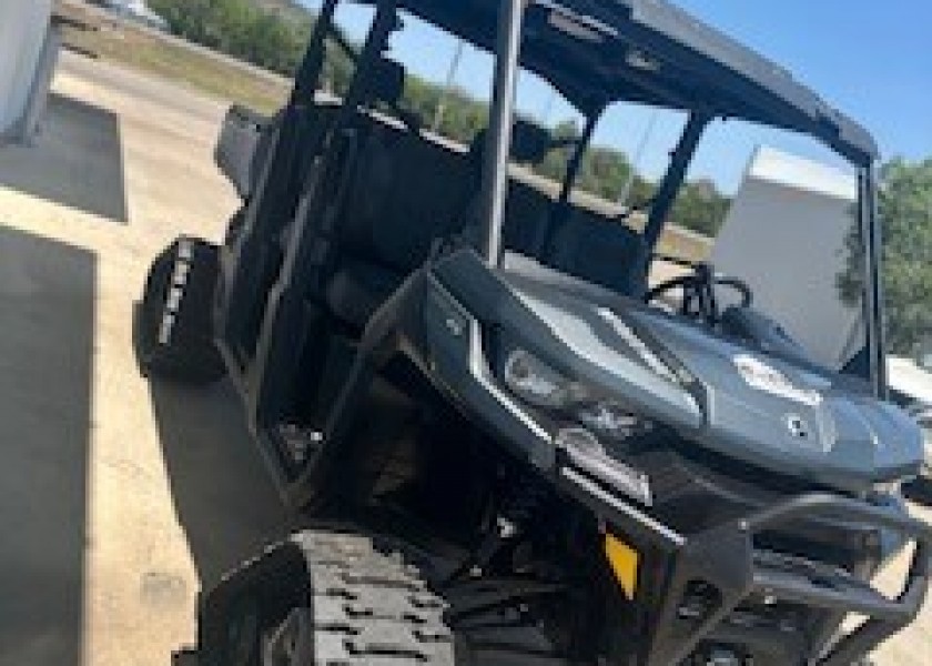 Tracked ATV Buggy Canam Defender 20