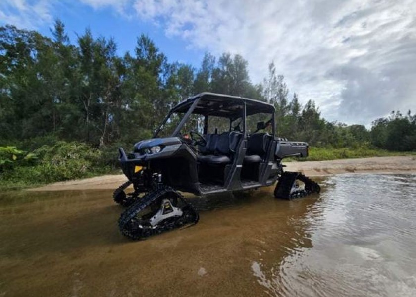 Tracked ATV Buggy Canam Defender 21