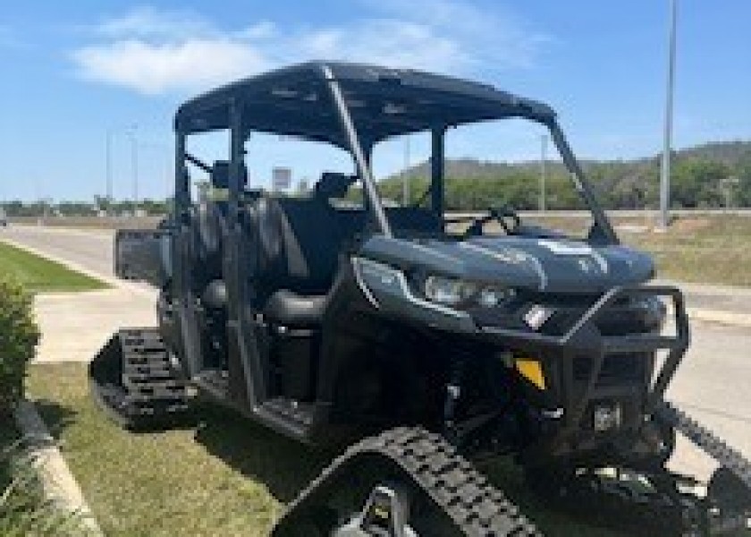 Tracked ATV Buggy Canam Defender 6