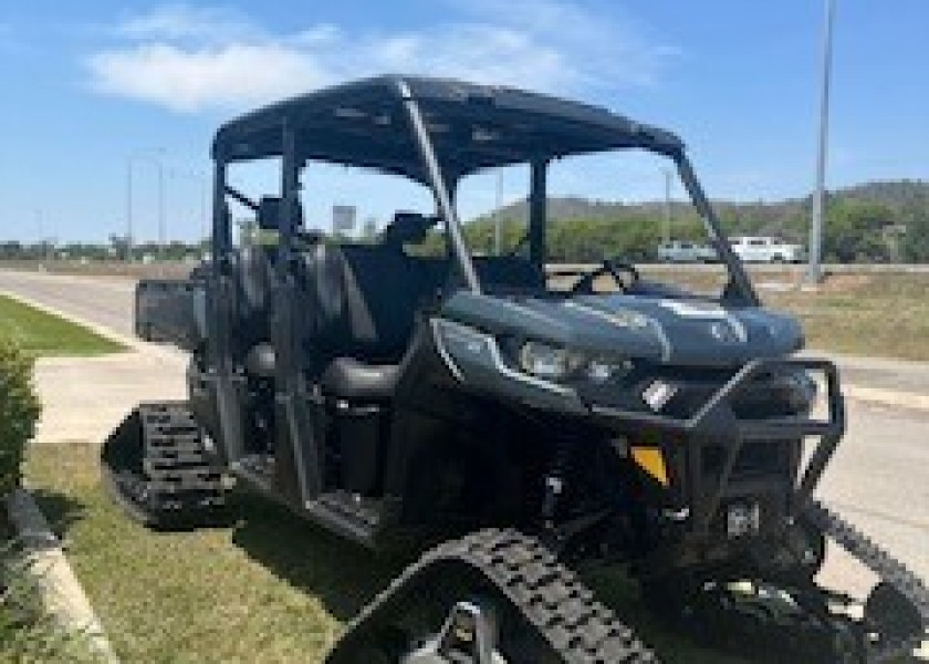 Tracked ATV Buggy Canam Defender 7