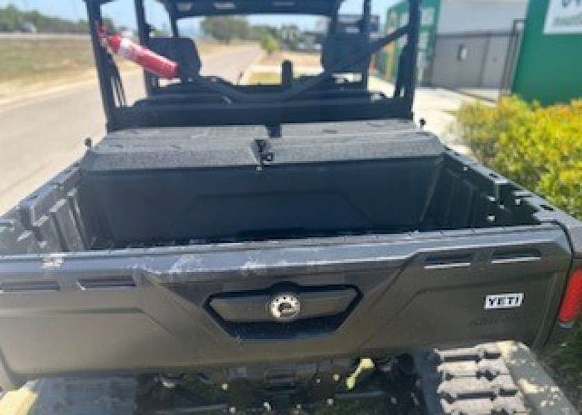 Tracked ATV Buggy Canam Defender 10