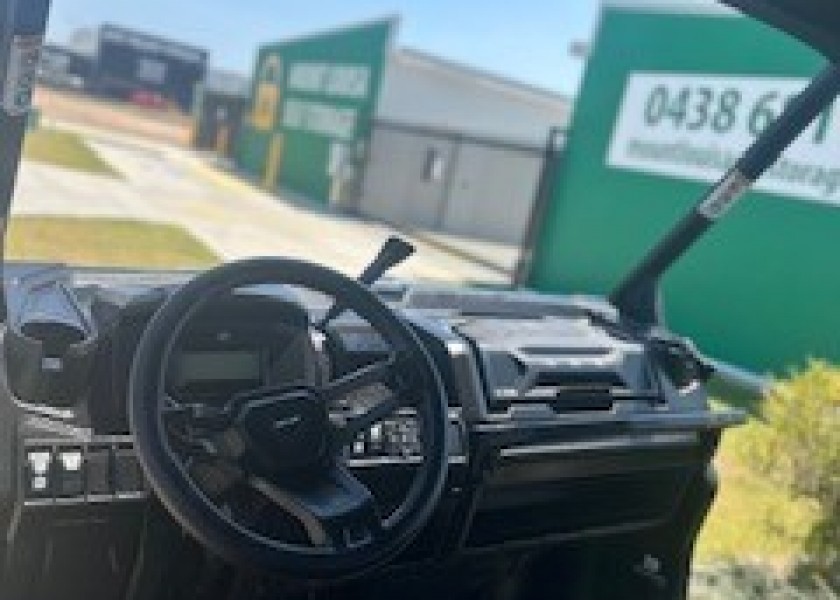 Tracked ATV Buggy Canam Defender 11