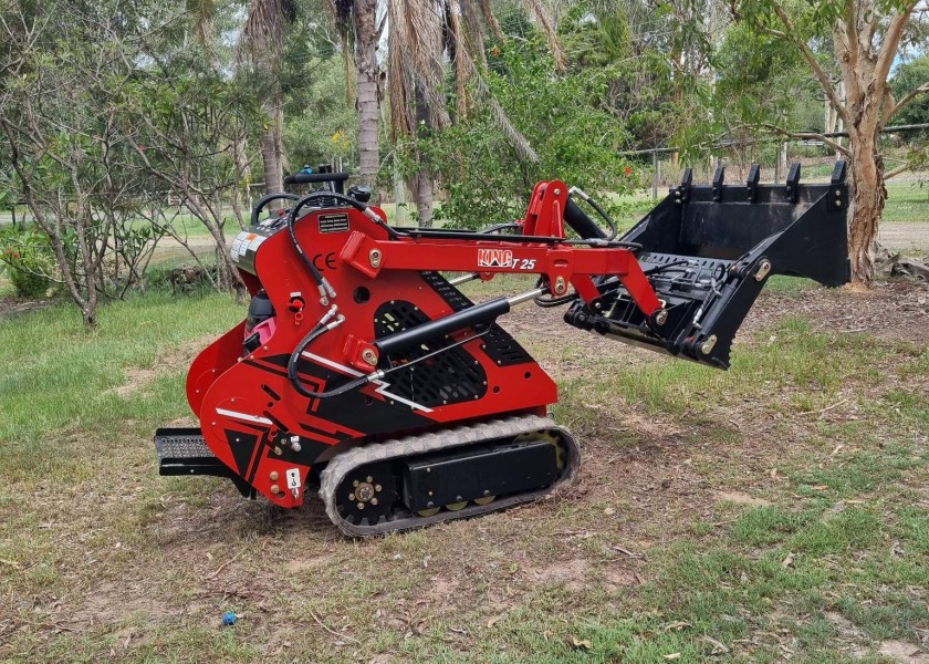 Tracked Mini Loader 4 in 1 bucket 25HP - with trailer 4