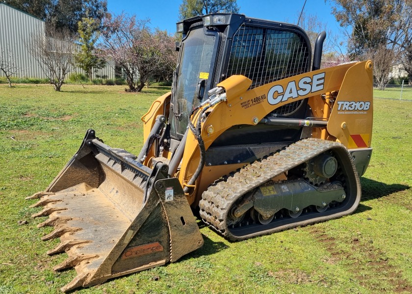 Tracked SkidSteer w/6FT Brush Cutter 3