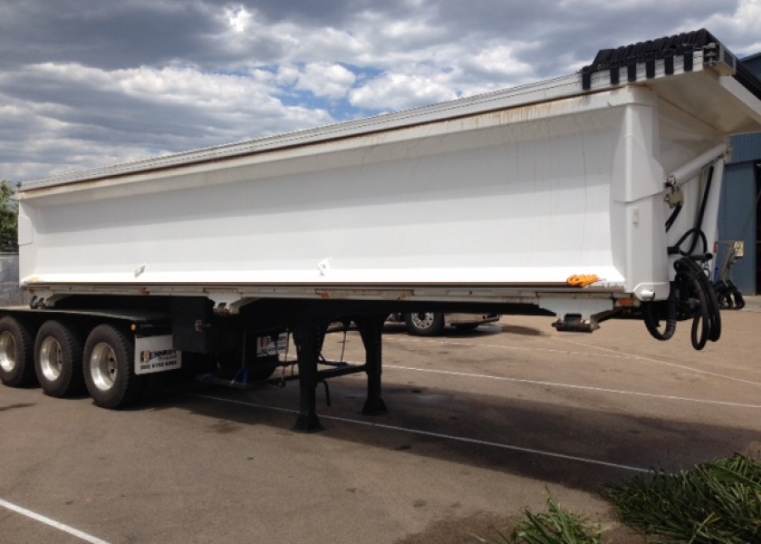 TRIAXLE SIDE TIPPER 2