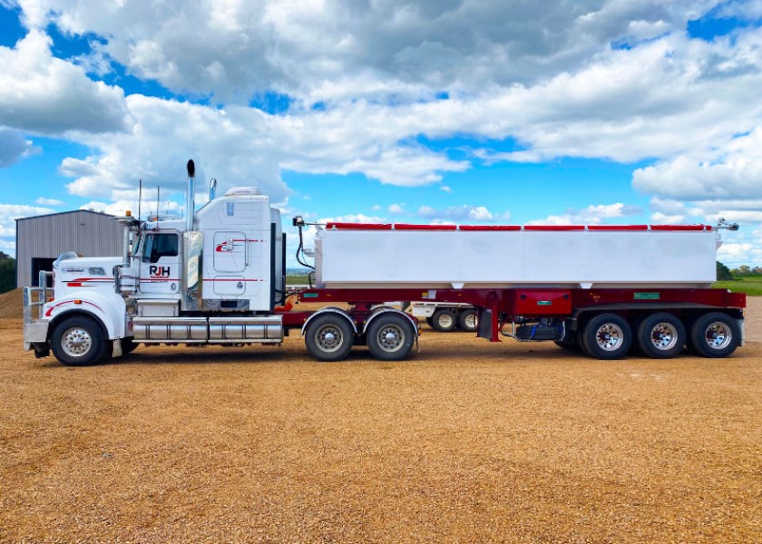 Truck and 22m3 Side Tipper 2