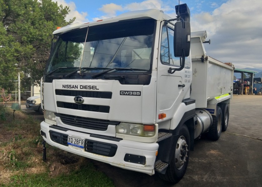 UD Tandem Tipper Body Truck 1