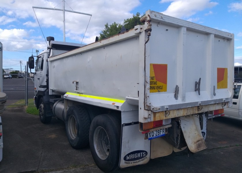 UD Tandem Tipper Body Truck 4