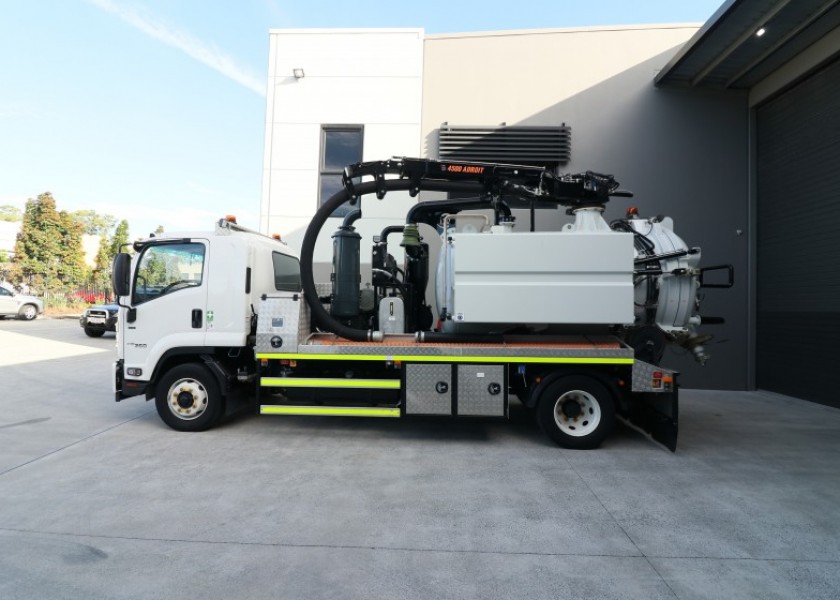 4500L Vac Truck 2