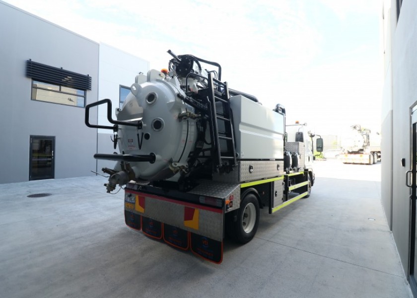 4500L Vac Truck 3