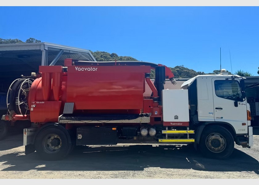 6x4 Hino Hydro Excavation Truck  1