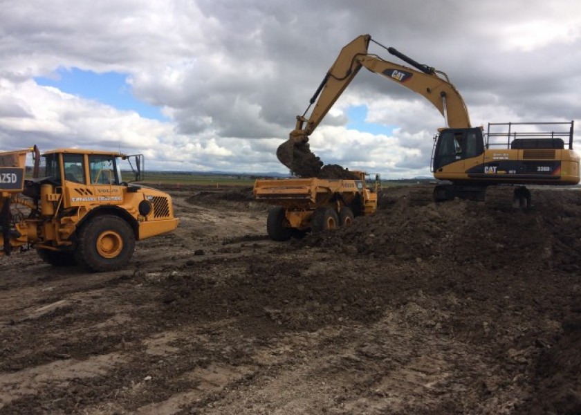 Volvo a25d dump truck 2