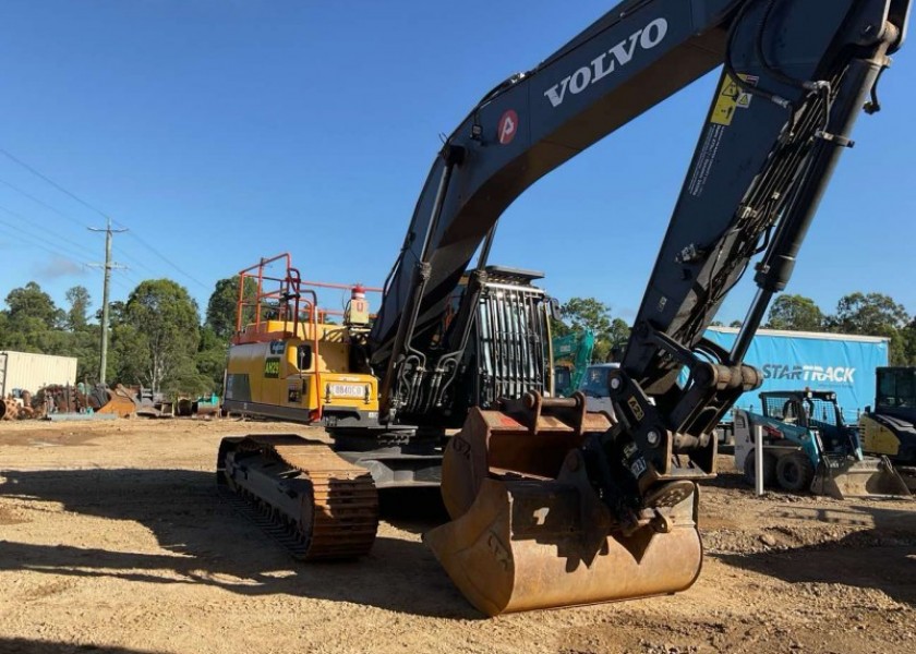 Volvo EC300D 30t Excavator 2