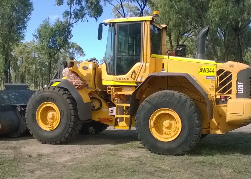 Volvo L120F Loaders 2