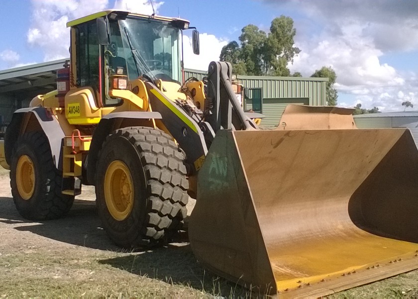 Volvo L120F Loaders 4