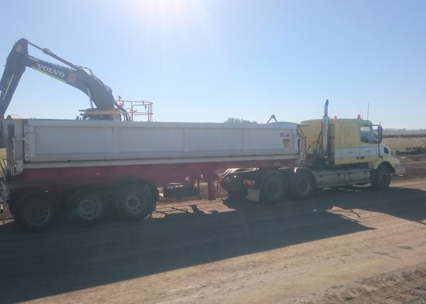 Volvo NH12 primemover  1