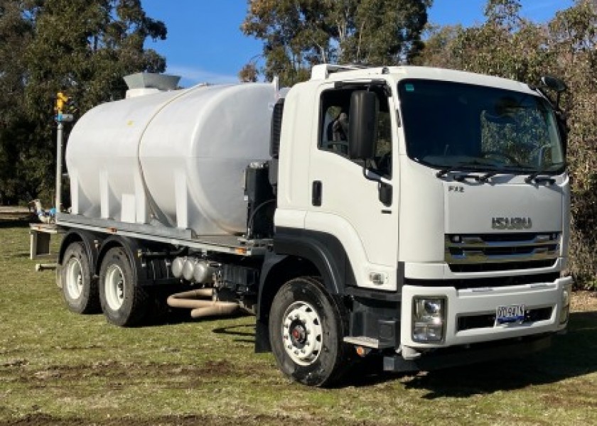 14,000L Isuzu Water Cart 1