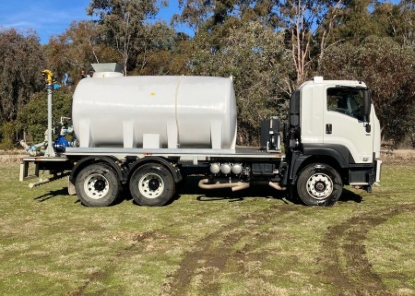 14,000L Isuzu Water Cart 2
