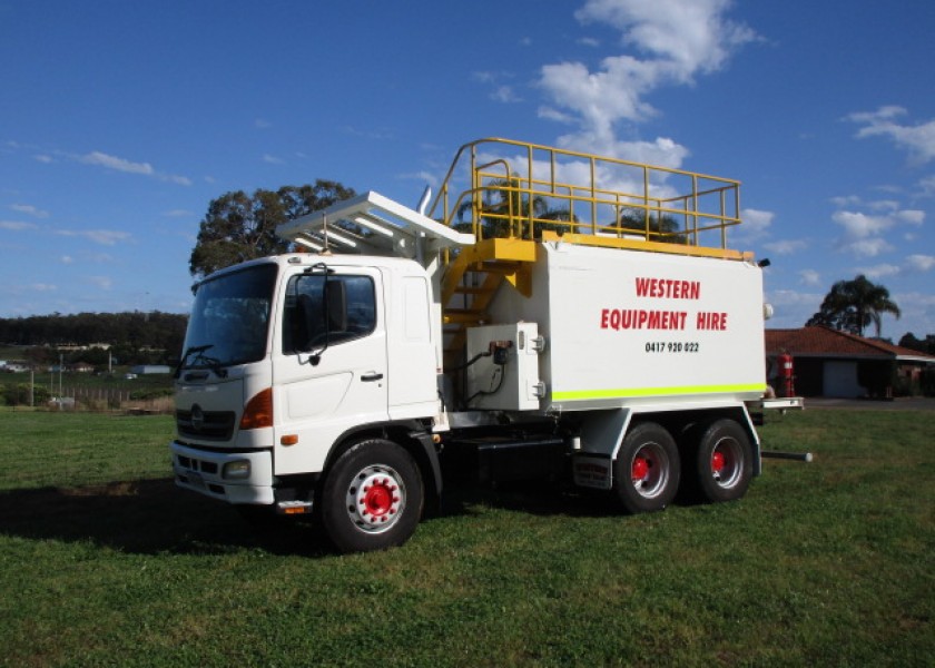 WATER CART FOR HIRE, HINO AUTO 6X4 WATER TRUCK WITH ROPS  1