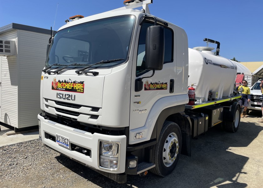 8000L Water Truck 1