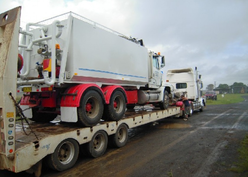 Western star Prime mover and Low Loader 3