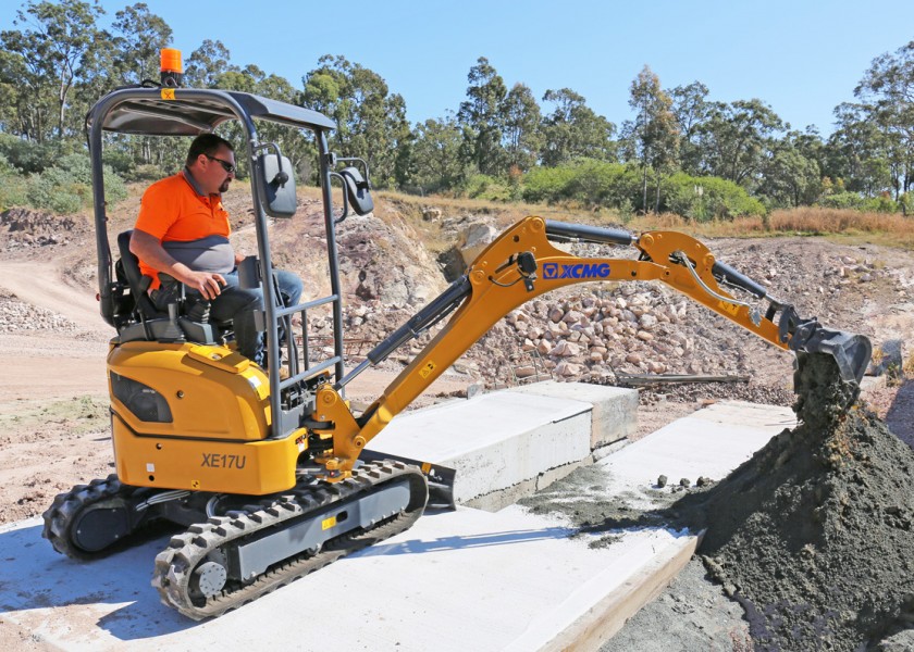 1.7T XCMG XE17U Mini Excavator 9