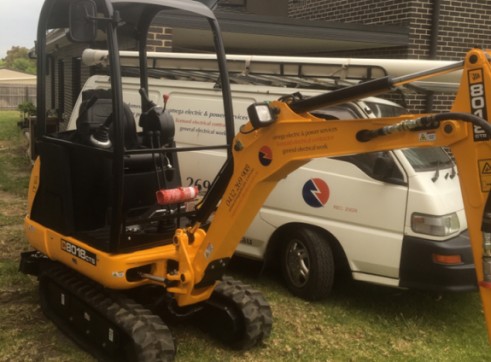 1.8 tonne excavator for hire