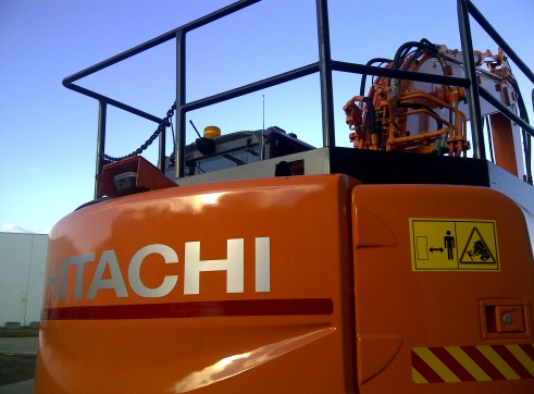 13.5T Hitachi Excavator 1