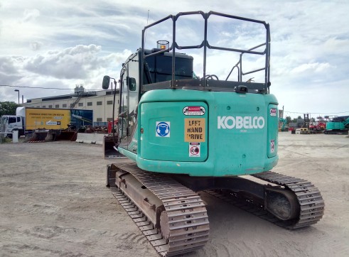 13.5T Kobelco Excavator - zero swing 2